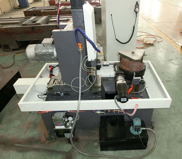 馬(mǎ)蹄鐵專用(yòng)機床細節(jiē)圖