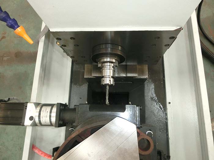 馬蹄鐵(tiě)專用機床(chuang)内部圖